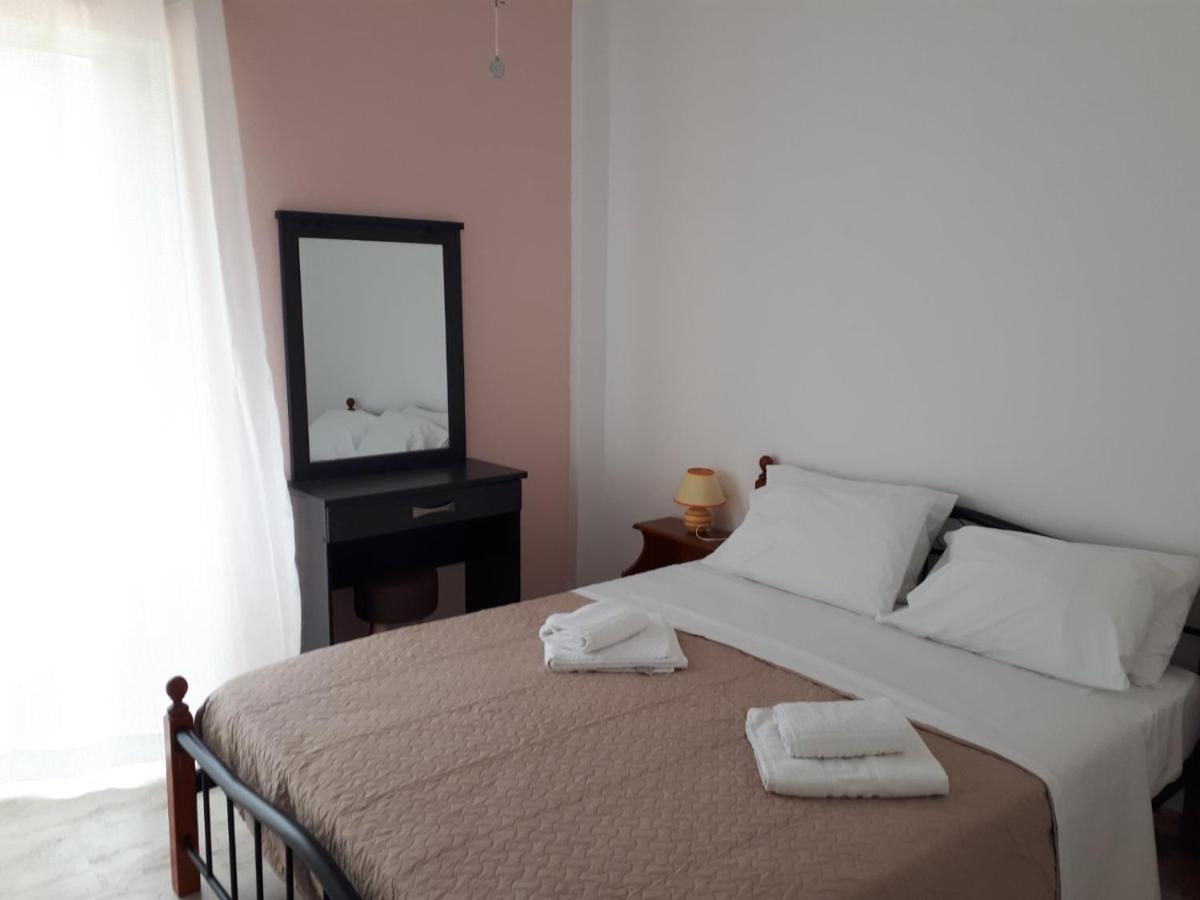 Katerina Apartments Kalamata Ngoại thất bức ảnh
